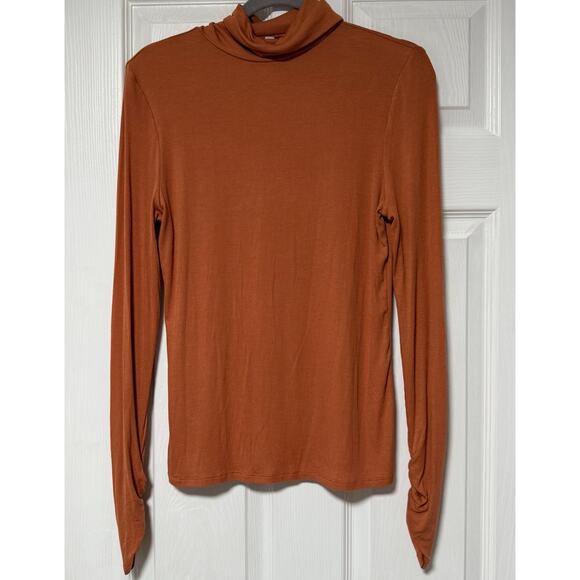 Fabletics Women's Long Sleeve Turtleneck Top Size Medium. - Picture 2 of 14